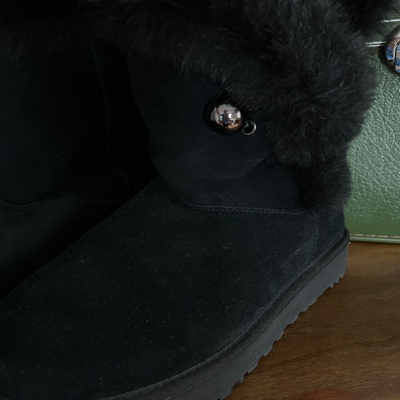 Ugg Women's Black Fur-Lined Boots size 8 - Picture 2 of 8